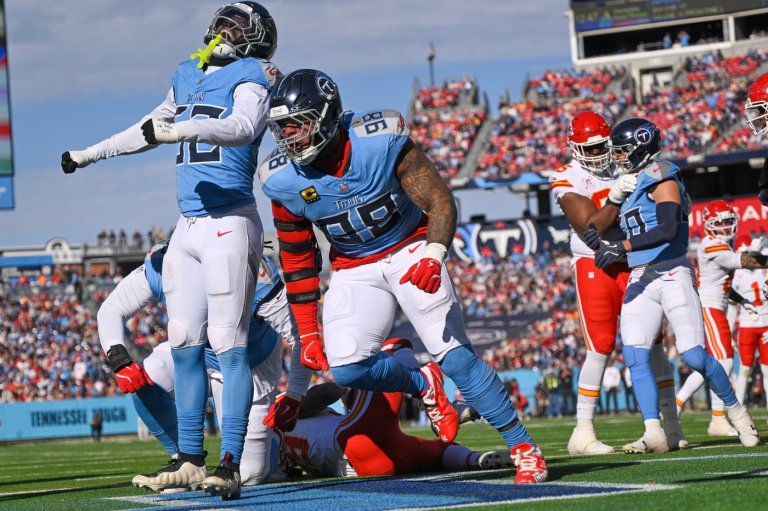 Chiefs' injury-riddled season hits new low with 26-9 loss to Titans | iNFOnews.ca