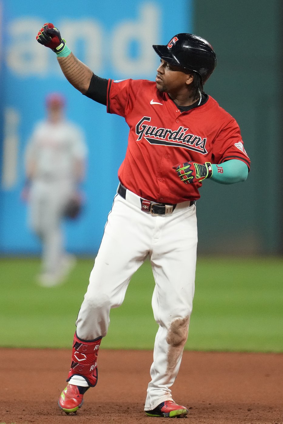 AL Central champion Guardians clinch first-round bye in postseason with 6-1 victory over Reds | iNFOnews.ca