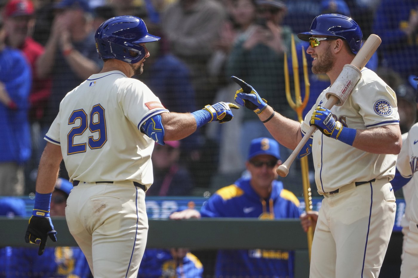 Raleigh homers for 3rd straight game to give Mariners 3-1 win, sweep of Rangers | iNFOnews.ca