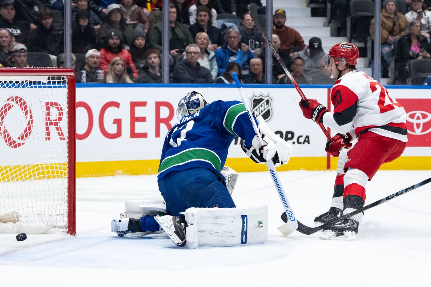 Ehlers scores hat trick, Carolina Hurricanes hold off Vancouver Canucks for 6-4 win | iNFOnews.ca