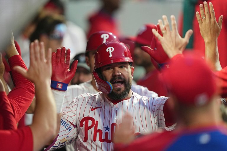 Schwarber homers twice, Sánchez pitches six strong innings to lead Phillies to rout of Cubs | iNFOnews.ca