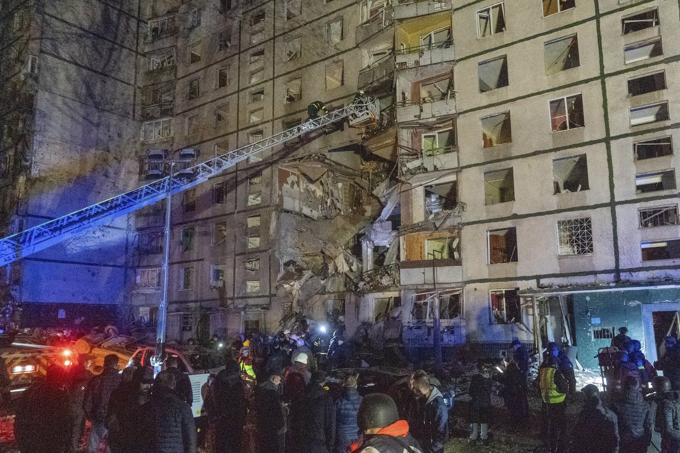 Russian bomb hits building in Ukraine's 2nd largest city, killing 3, including 2 teens | iNFOnews.ca