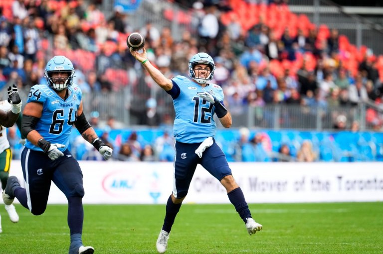 Chad Kelly throws two TD passes as Argos clinch playoff berth with win over Elks | iNFOnews.ca