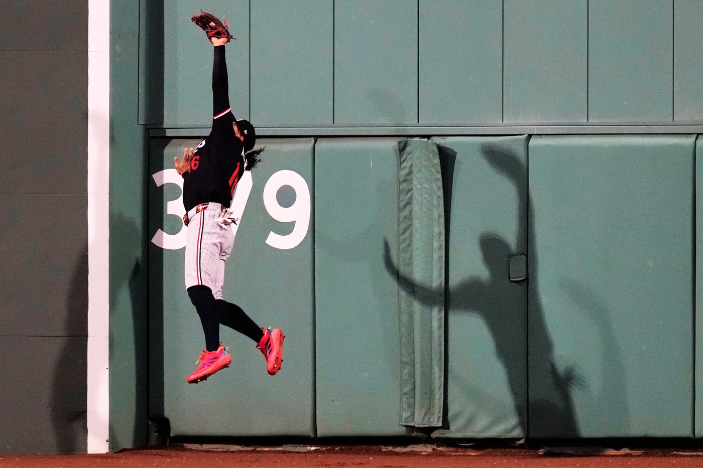 Two-run homers by Buxton and Martin help Twins rally to beat Red Sox 8-6 | iNFOnews.ca
