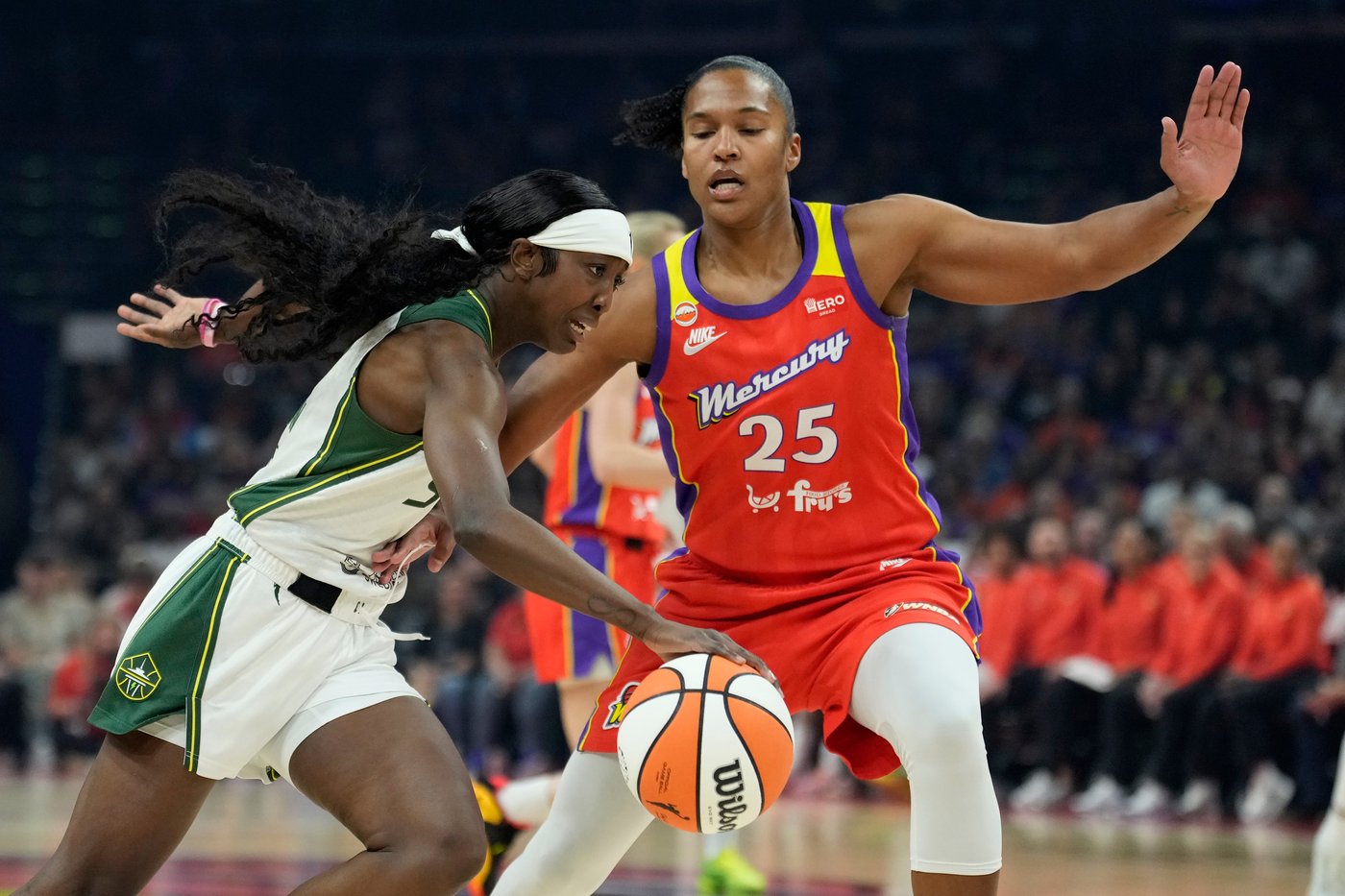 Copper scores 23 of her 30 points in the 1st half as the Mercury race past the Storm, 90-67 | iNFOnews.ca
