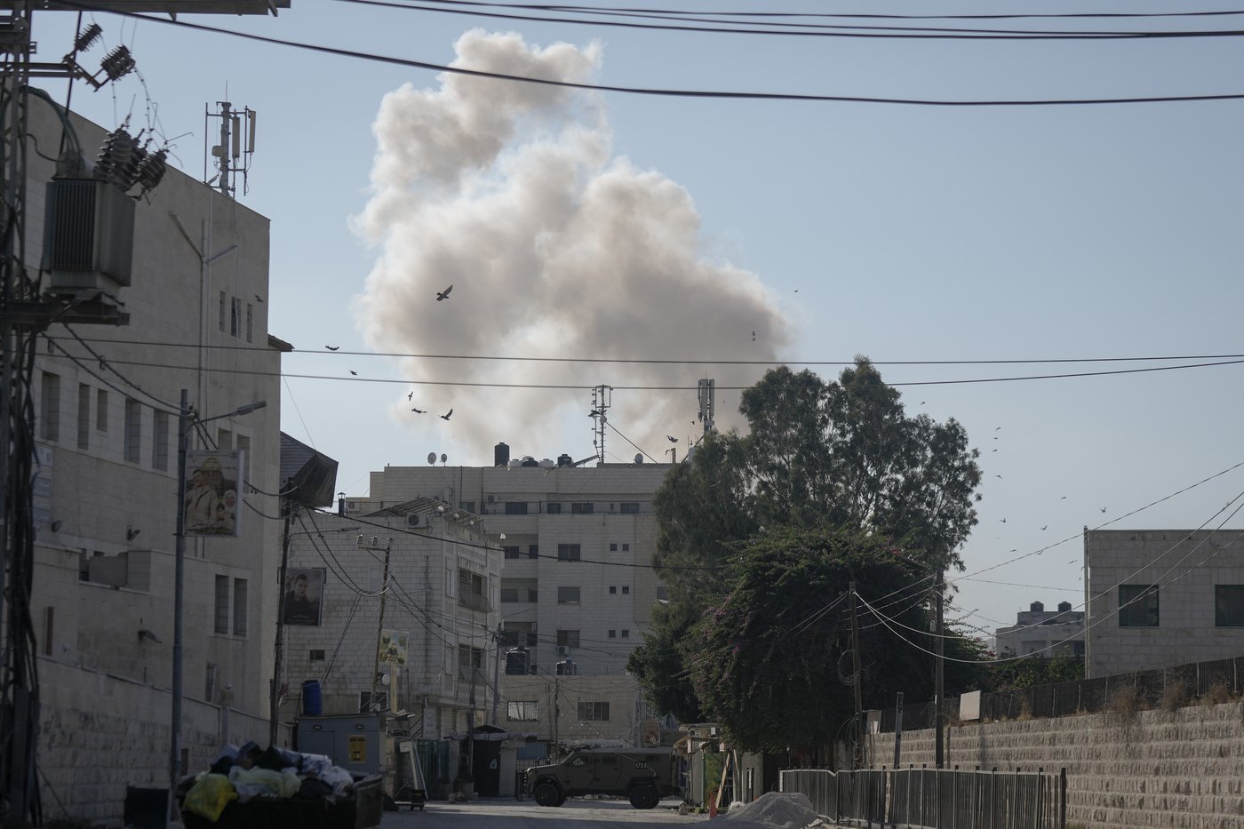 Israel-Hamas war latest: Israeli airstrikes in Lebanon have killed nearly 700 this week | iNFOnews.ca