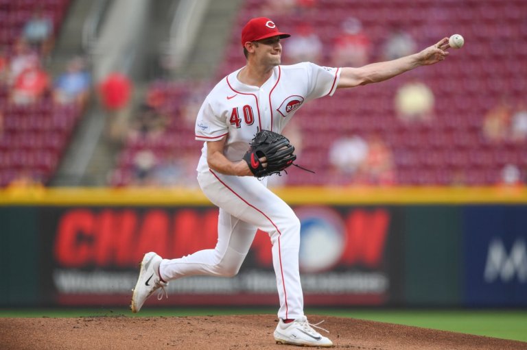 Trevino singles in go-ahead run in 8th as Reds beat wild-card chasing Padres 4-3 | iNFOnews.ca