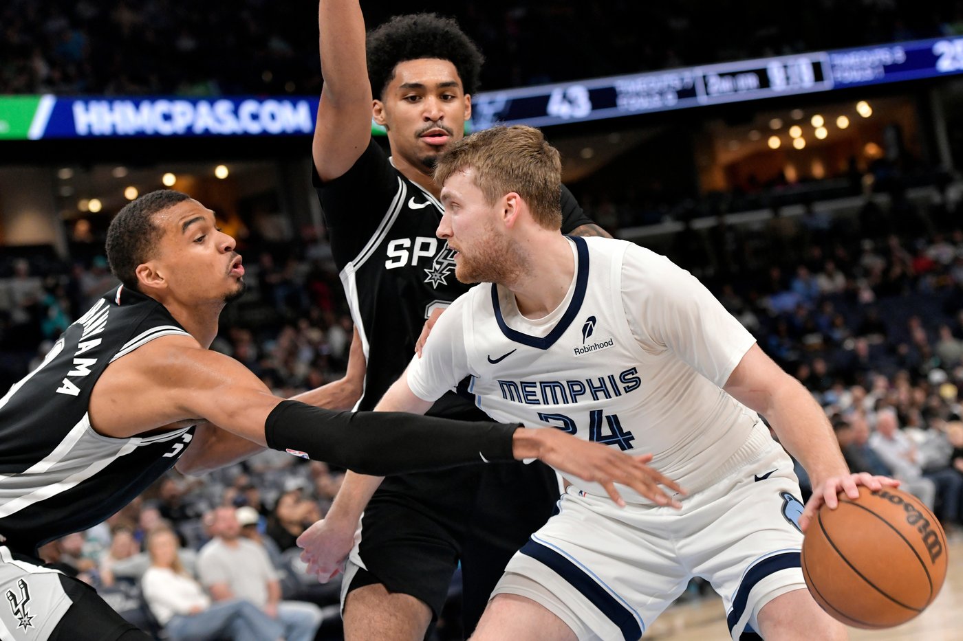 Wembanyama dominates inside as Spurs trounce Grizzlies 123-98 | iNFOnews.ca