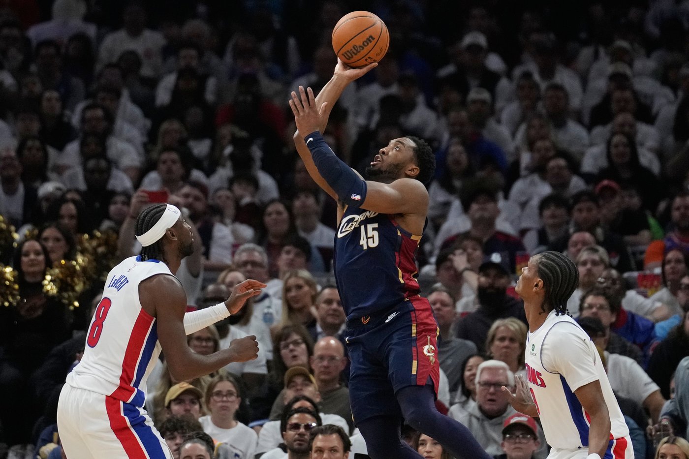 From 4 points to tying a playoff record with a 39-point half, Donovan Mitchell flips Game 4 for Cavs | iNFOnews.ca From 4 points to tying a playoff record with a 39-point half, Donovan Mitchell flips Game 4 for Cavs | iNFOnews.ca