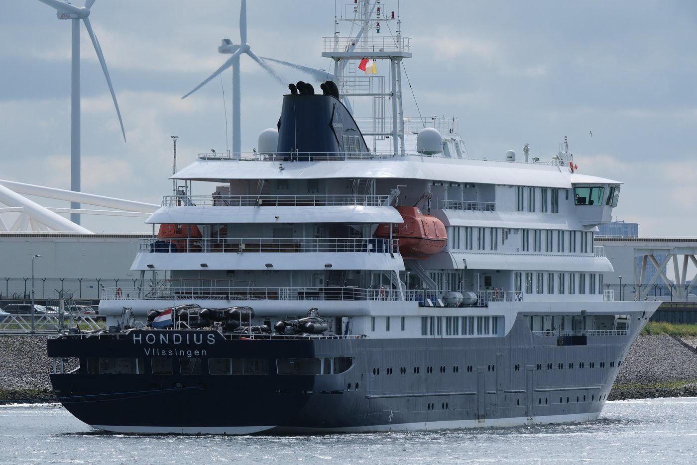 US puts up $750K to evacuate an American who was aboard hantavirus cruise ship from remote island | iNFOnews.ca