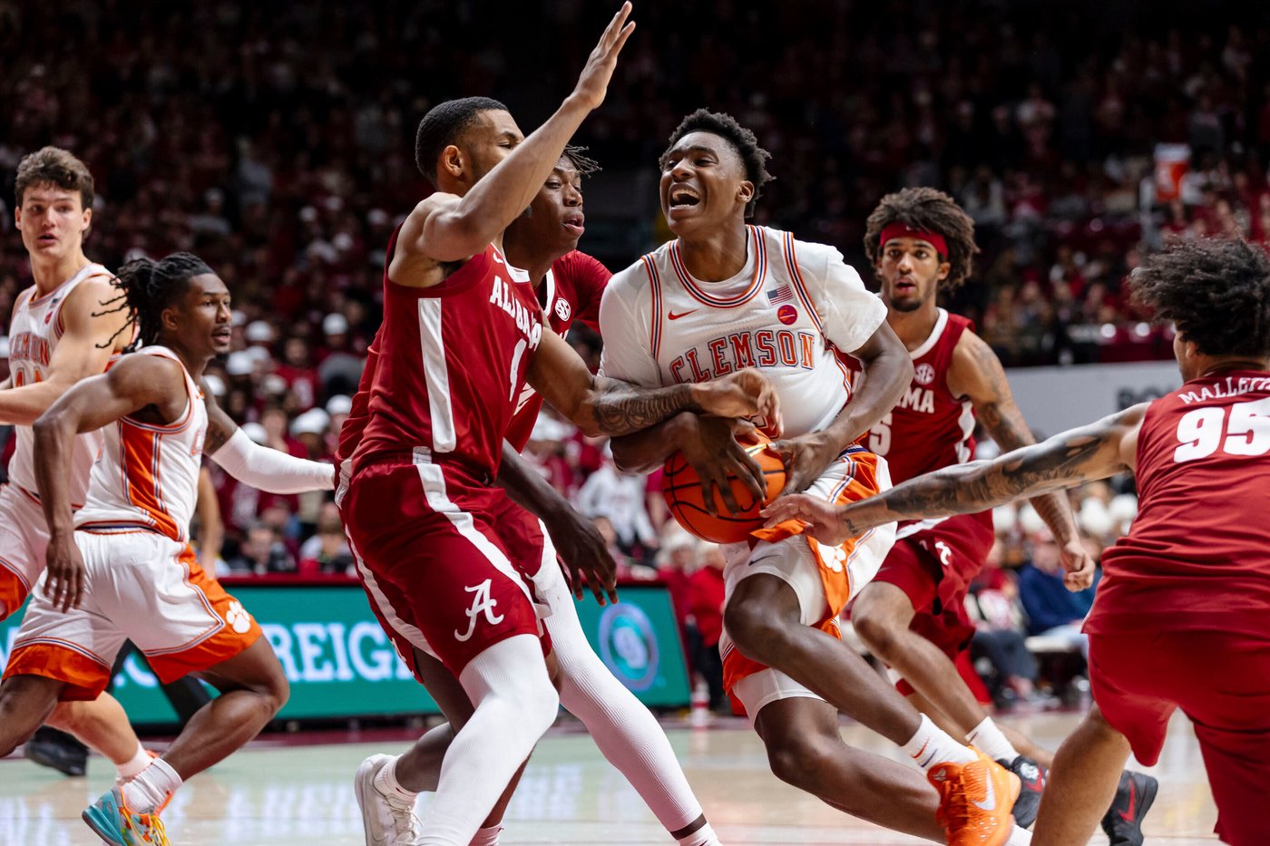 Labaron Philon scores 29 points and propels No. 12 Alabama past Clemson 90-84 in ACC/SEC | iNFOnews.ca