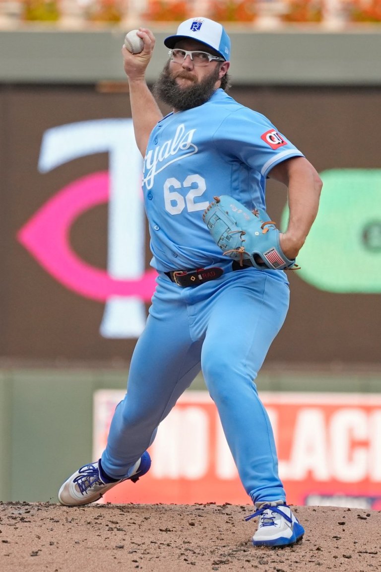 Randy Dobnak picks up first win in 5 years as Royals beat Twins 4-0 | iNFOnews.ca