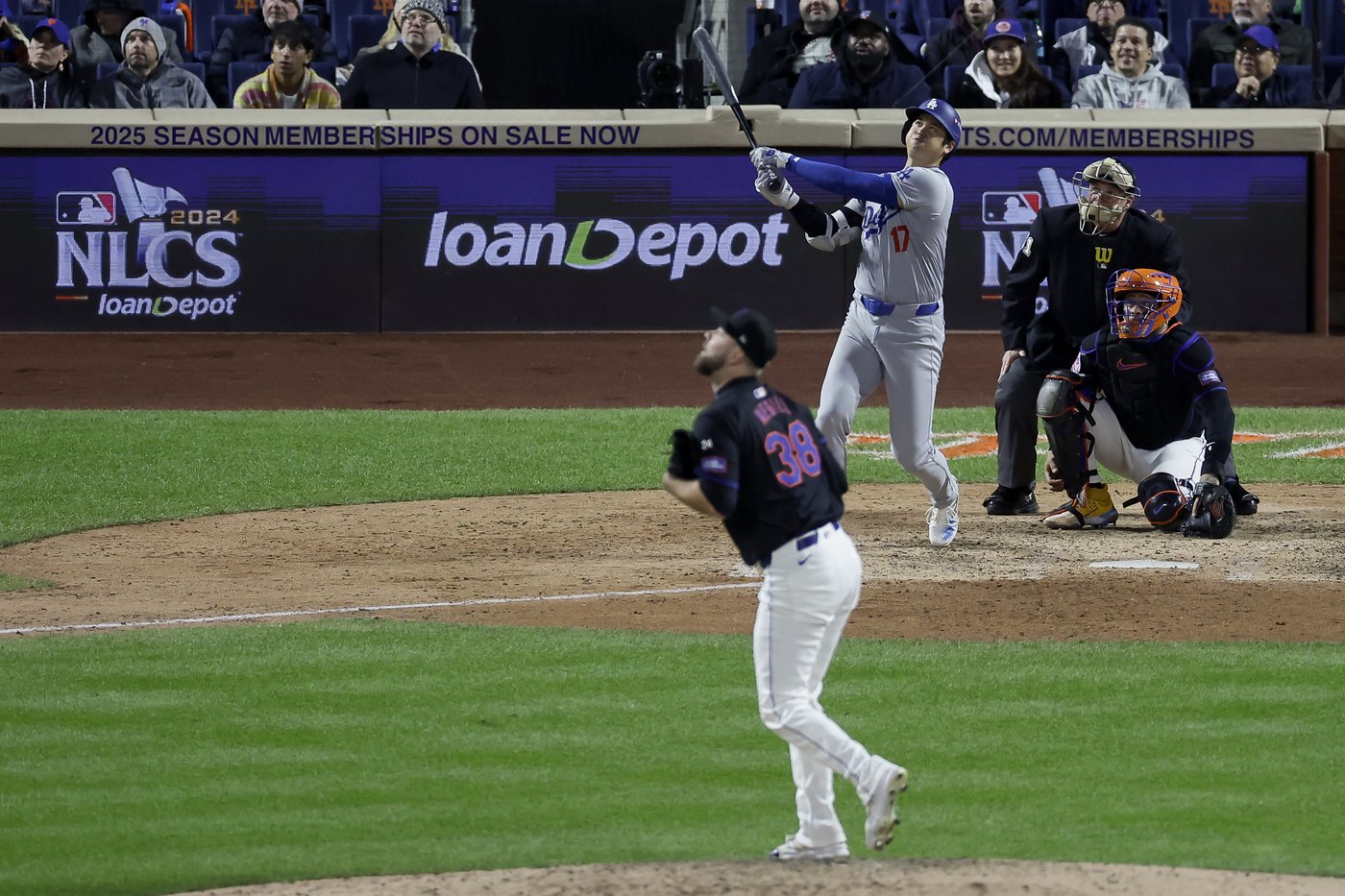 After Severino misplays a pair of comebackers, Mets in need of NLCS comeback against Dodgers | iNFOnews.ca After Severino misplays a pair of comebackers, Mets in need of NLCS comeback against Dodgers | iNFOnews.ca