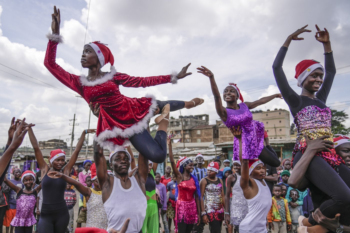 AP PHOTOS: Ballerinas turn one of Kenya's largest slums into a stage for a Christmas show | iNFOnews.ca