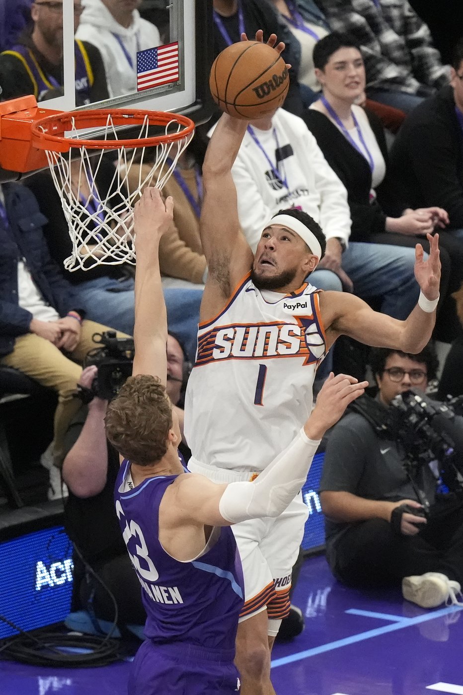 Devin Booker and Kevin Durant lead the Suns past the Jazz, 134-126 | iNFOnews.ca