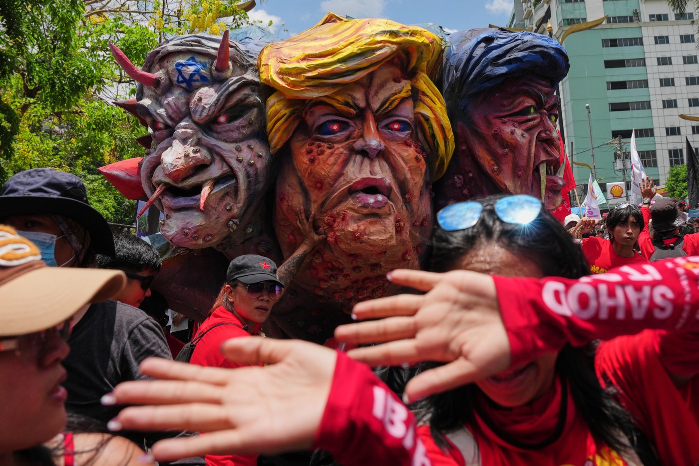 Workers around the world demonstrate on May Day, in photos | iNFOnews.ca