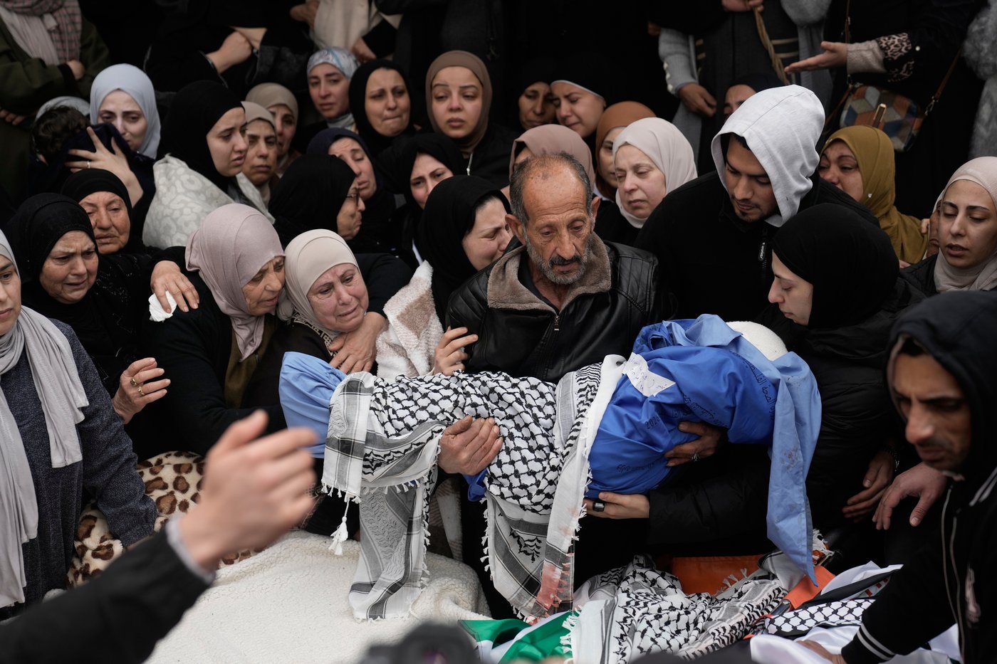 Israeli soldiers fire on family car in occupied West Bank, killing 4 | iNFOnews.ca Israeli soldiers fire on family car in occupied West Bank, killing 4 | iNFOnews.ca