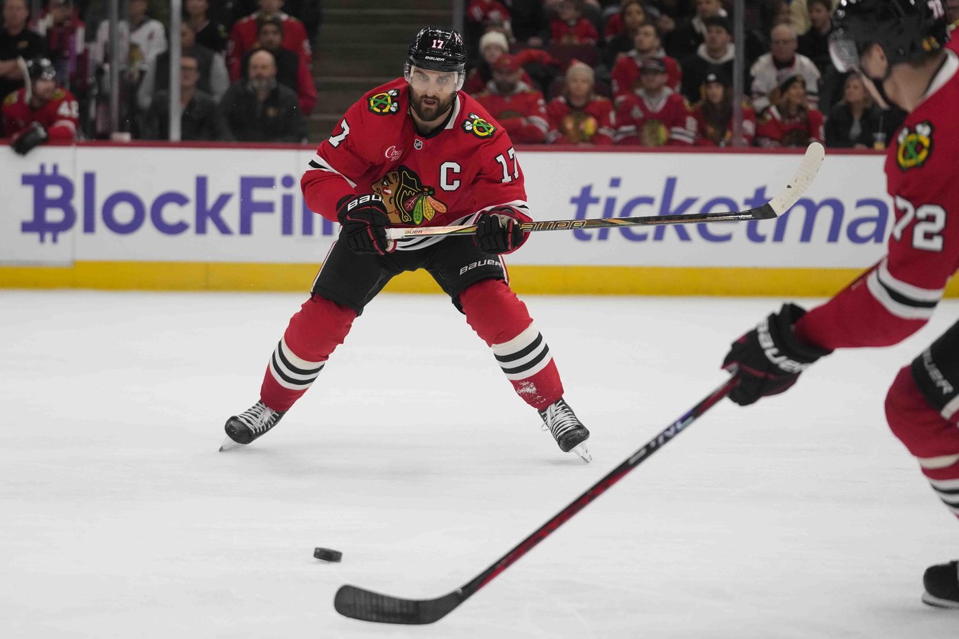 Marchand and Geekie help the Bruins beat the Blackhawks 4-2 for their 3rd consecutive win | iNFOnews.ca