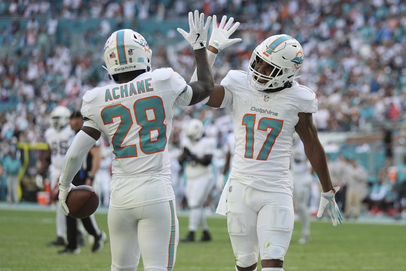 Dolphins try to continue their surge as they visit the Packers on Thanksgiving night | iNFOnews.ca