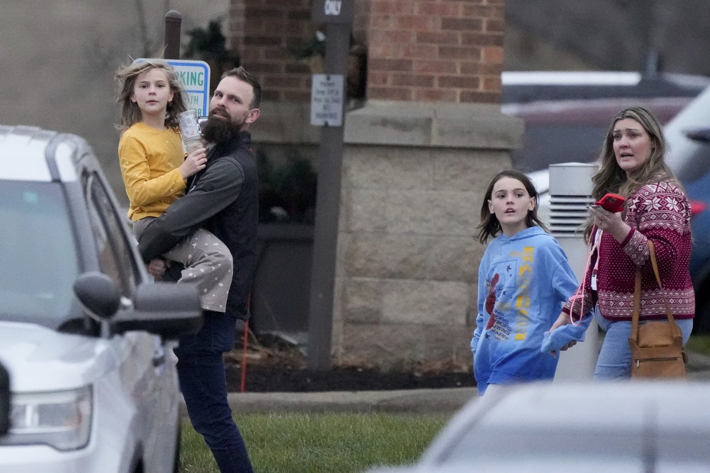 15-year-old girl fatally shoots teacher and teenager at a Christian school in Wisconsin | iNFOnews.ca