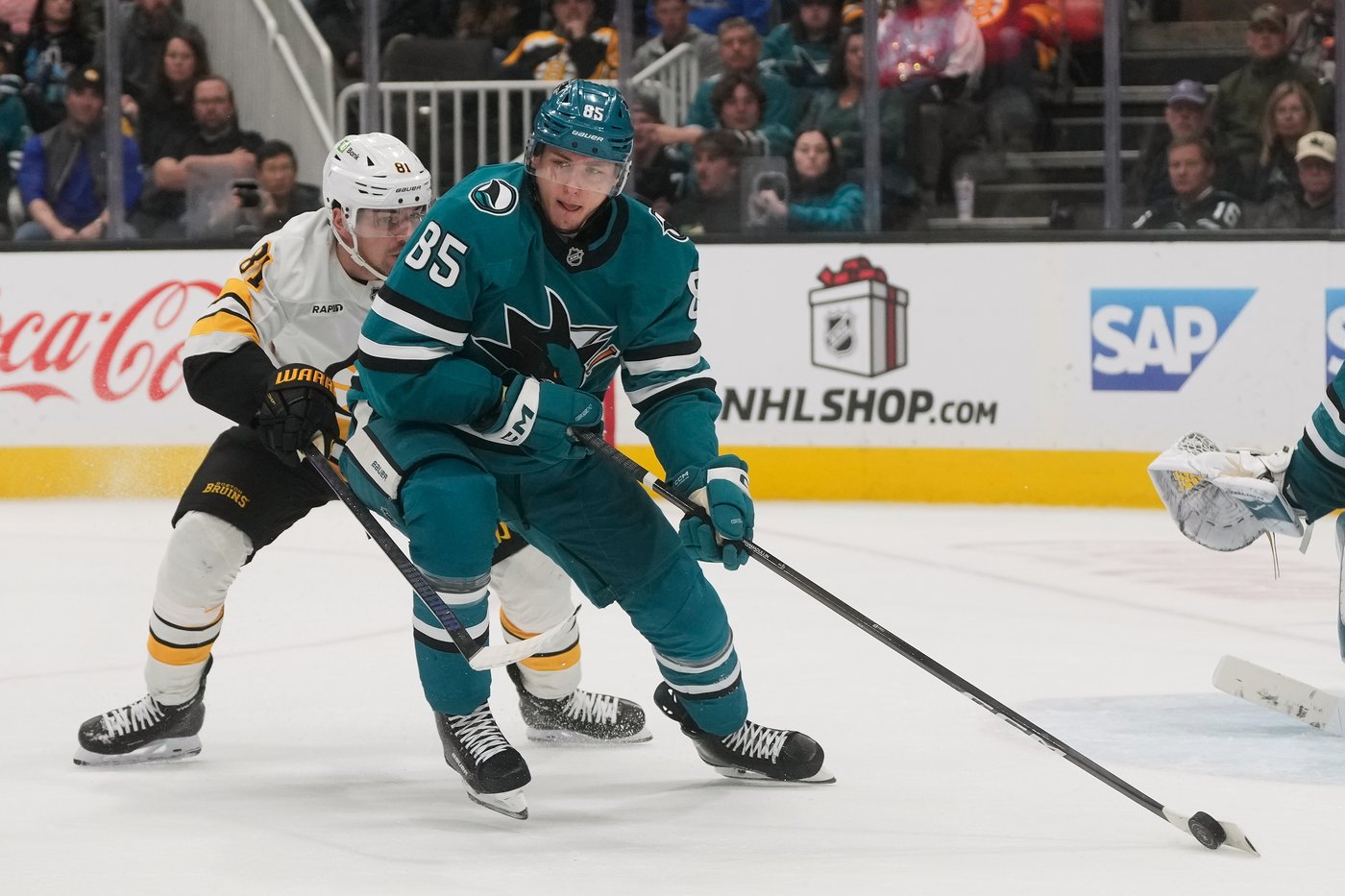 Celebrini notches 14th goal, Sharks beat Bruins 3-1 | iNFOnews.ca