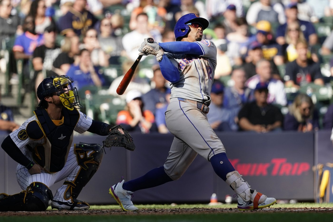Mets blank Brewers 5-0 behind Lindor and Peterson to move 1 win from wild card | iNFOnews.ca