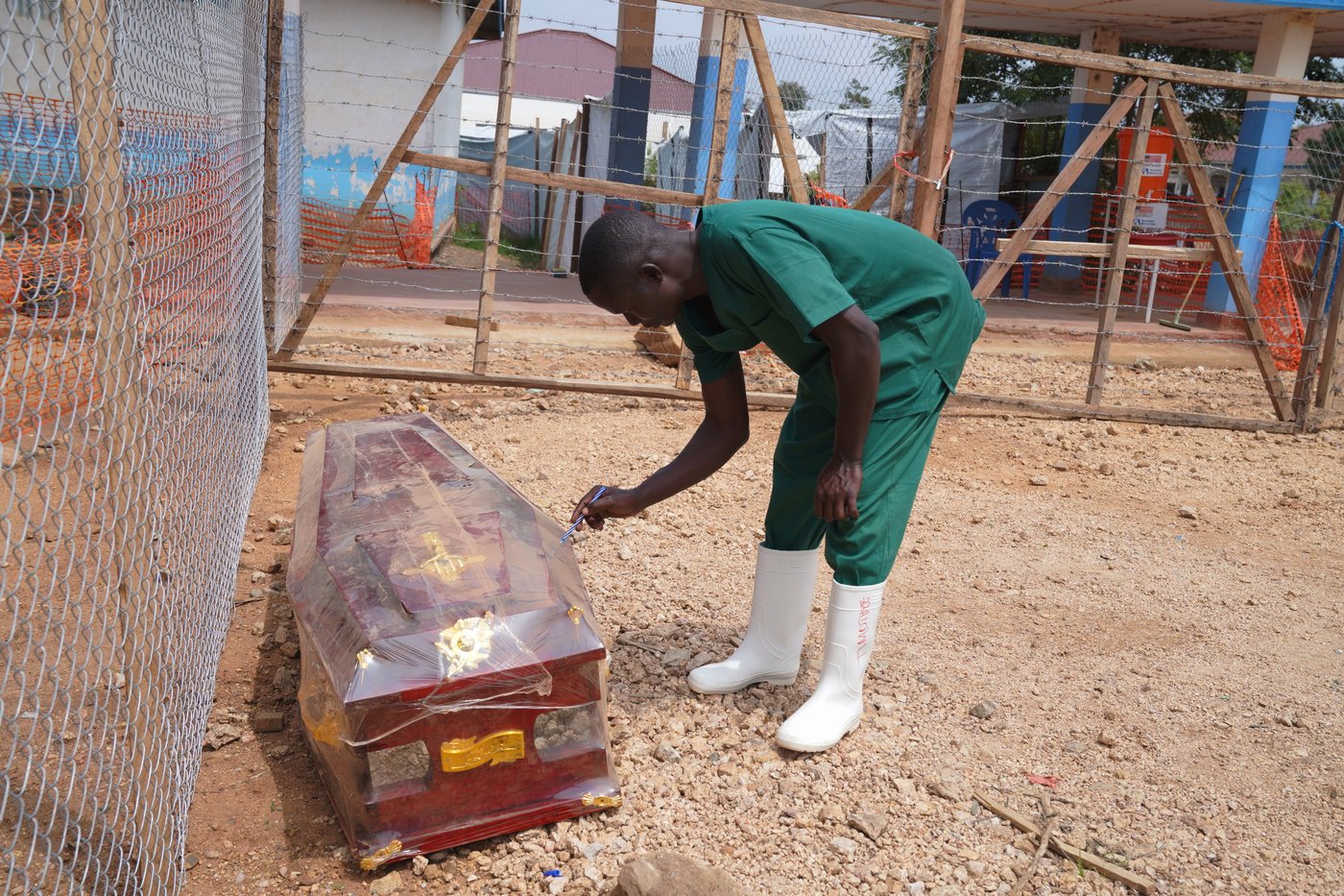 Congo families mourn as Ebola outbreak accelerates, in photos | iNFOnews.ca