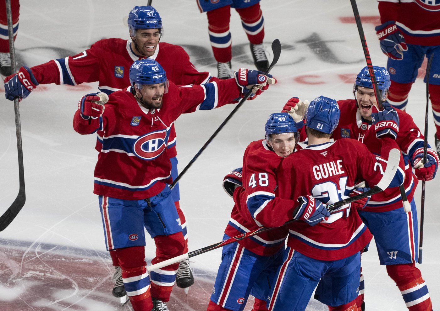 Hutson scores in OT, Canadiens beat Lightning 3-2 to take 2-1 series lead | iNFOnews.ca