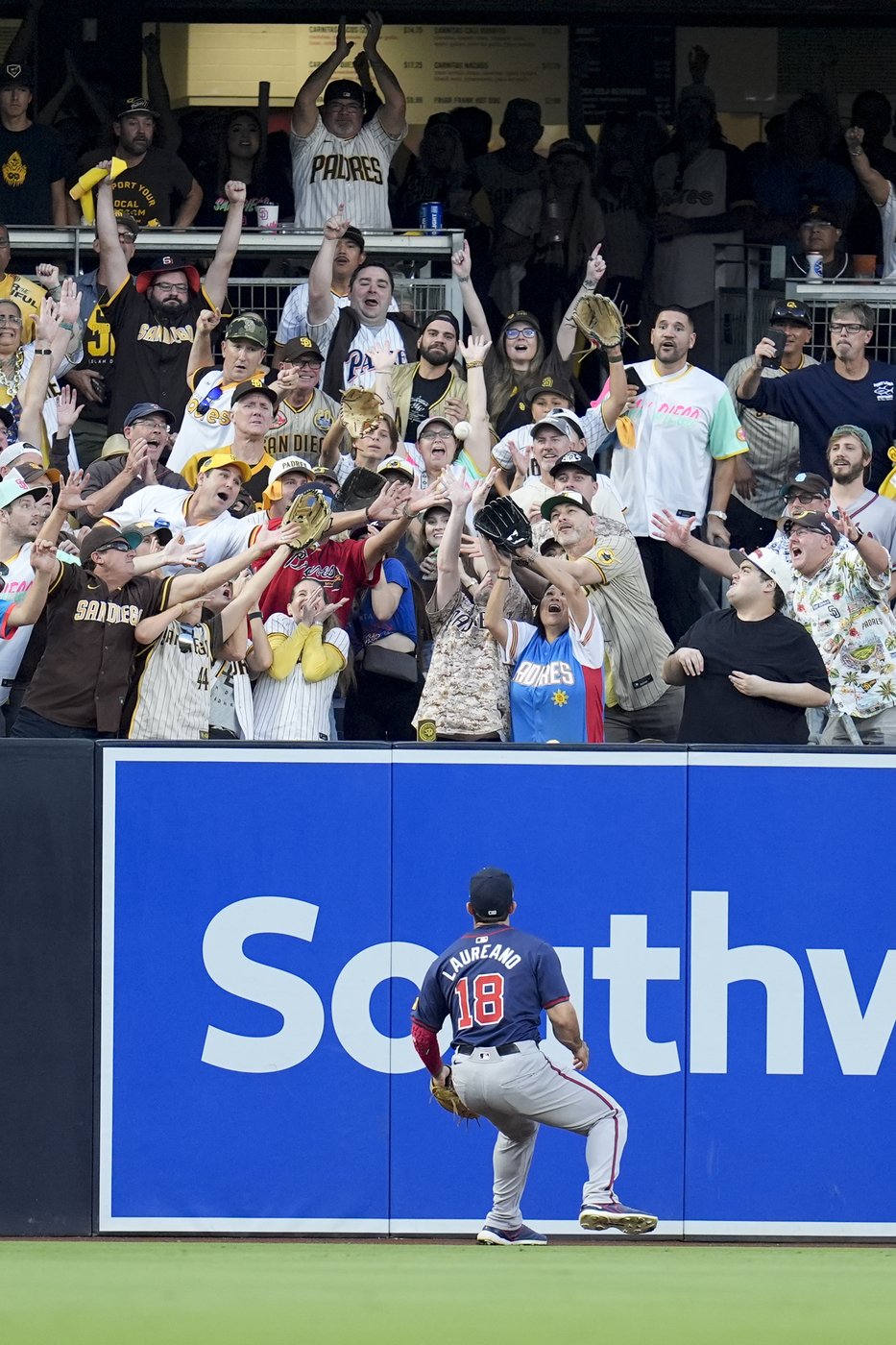 Higashioka's homer starts rally as Padres beat Braves 5-4 to sweep NL Wild Card Series | iNFOnews.ca