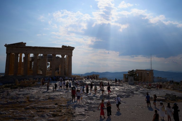 Man stabs tourists near the Acropolis in Athens, Greece | iNFOnews.ca