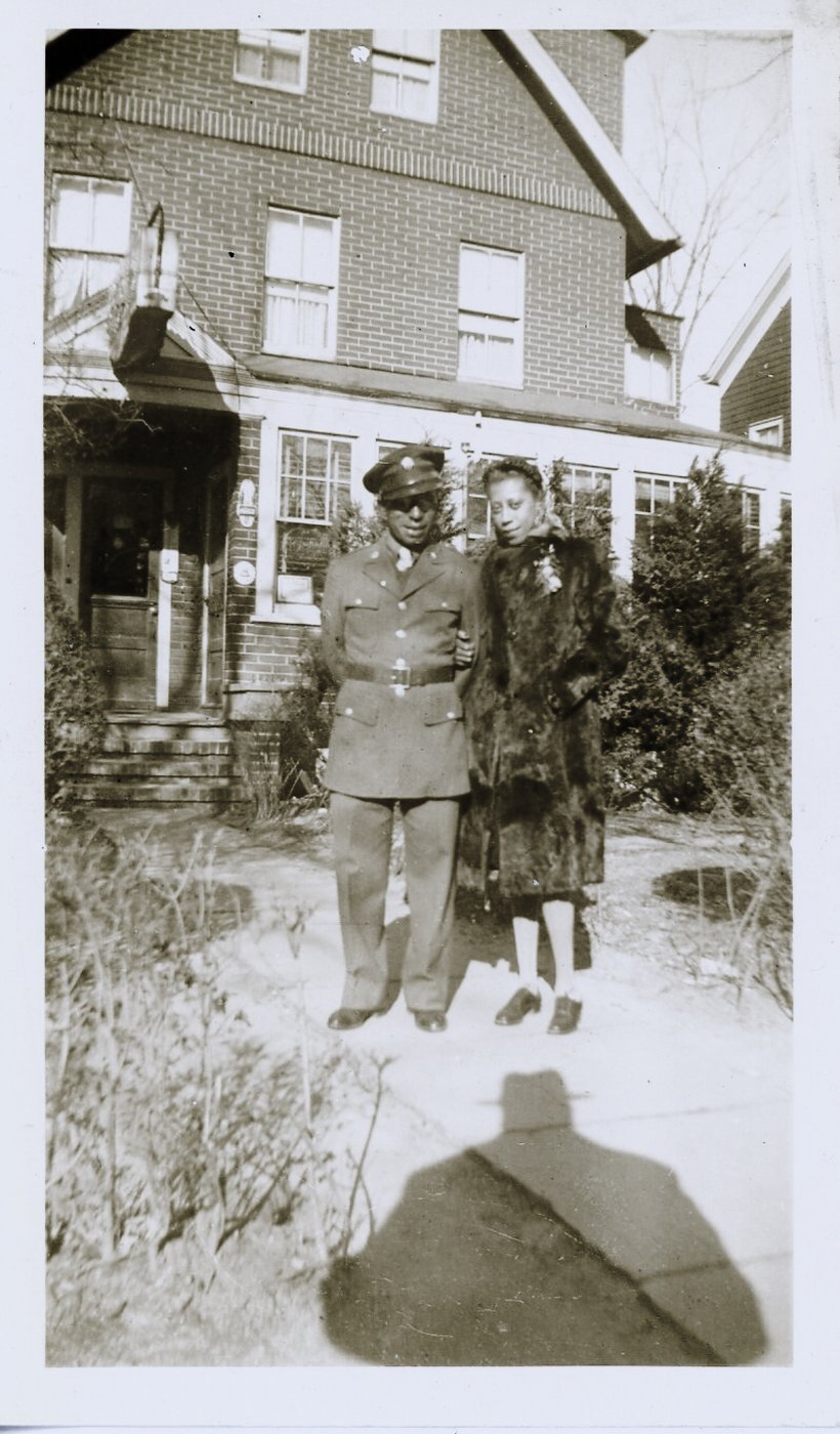 200 love letters found in a Nashville home tell the story of a couple's courtship during WWII | iNFOnews.ca