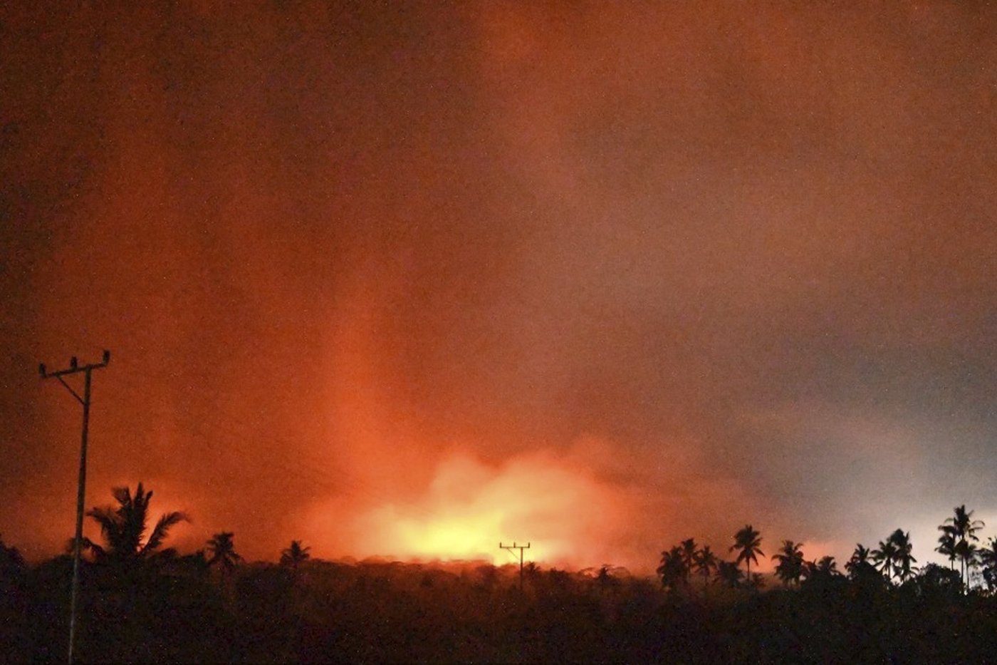 What to know about the eruptions of Mount Lewotobi Laki Laki that killed 9 in Indonesia | iNFOnews.ca