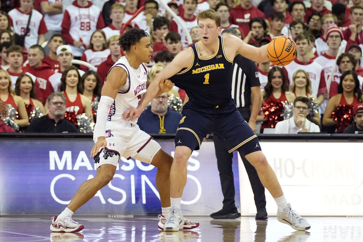 Michigan's 7-foot newcomers earn themselves a nickname after their dynamic Big Ten debut | iNFOnews.ca