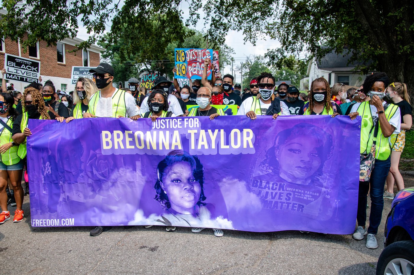Federal prosecutors seek to dismiss charges against Louisville officers in Breonna Taylor's killing | iNFOnews.ca Federal prosecutors seek to dismiss charges against Louisville officers in Breonna Taylor's killing | iNFOnews.ca