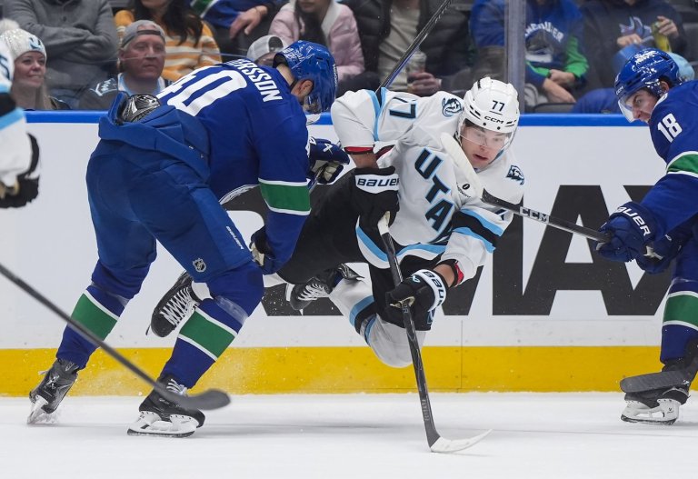 Keller scores three times as Mammoth beat Canucks 7-4 | iNFOnews.ca