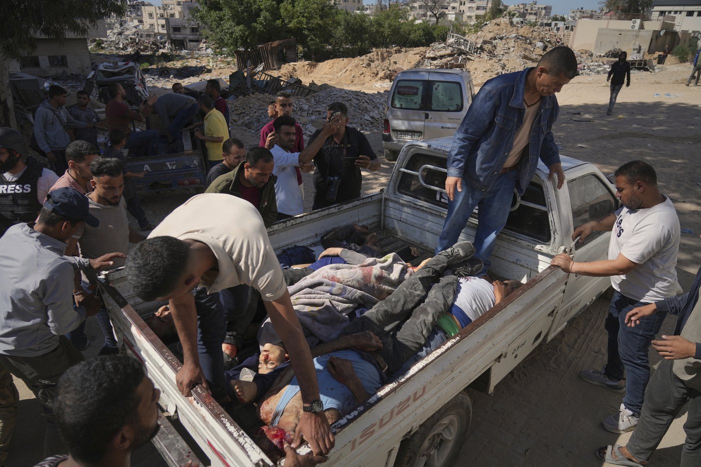 Strikes across Gaza kill at least 92 as Israel prepares to ramp up its offensive | iNFOnews.ca Strikes across Gaza kill at least 92 as Israel prepares to ramp up its offensive | iNFOnews.ca