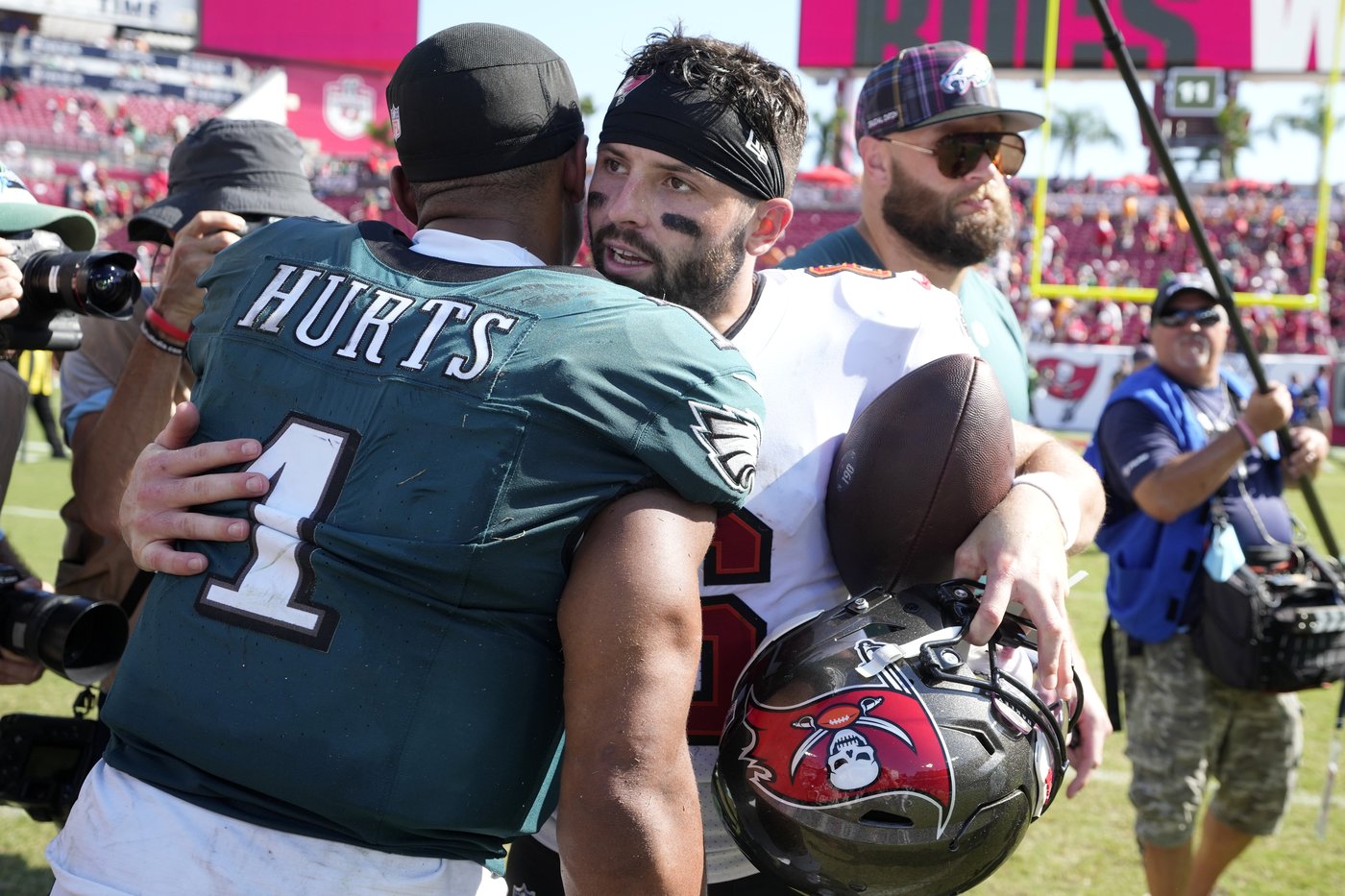 Mayfield throws for 347 yards and accounts for three TDs to lead Bucs over Eagles 33-16 | iNFOnews.ca Mayfield throws for 347 yards and accounts for three TDs to lead Bucs over Eagles 33-16 | iNFOnews.ca