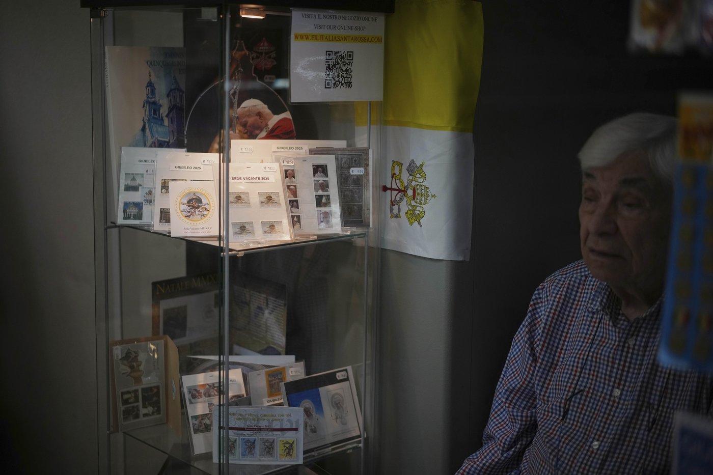Vatican issues 'sede vacante' postage stamps valid until a new pope is elected | iNFOnews.ca Vatican issues 'sede vacante' postage stamps valid until a new pope is elected | iNFOnews.ca