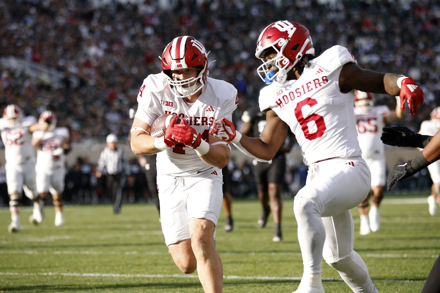 Oregon gets top billing in College Football Playoff's opening rankings, Ohio St 2nd and Georgia 3rd | iNFOnews.ca