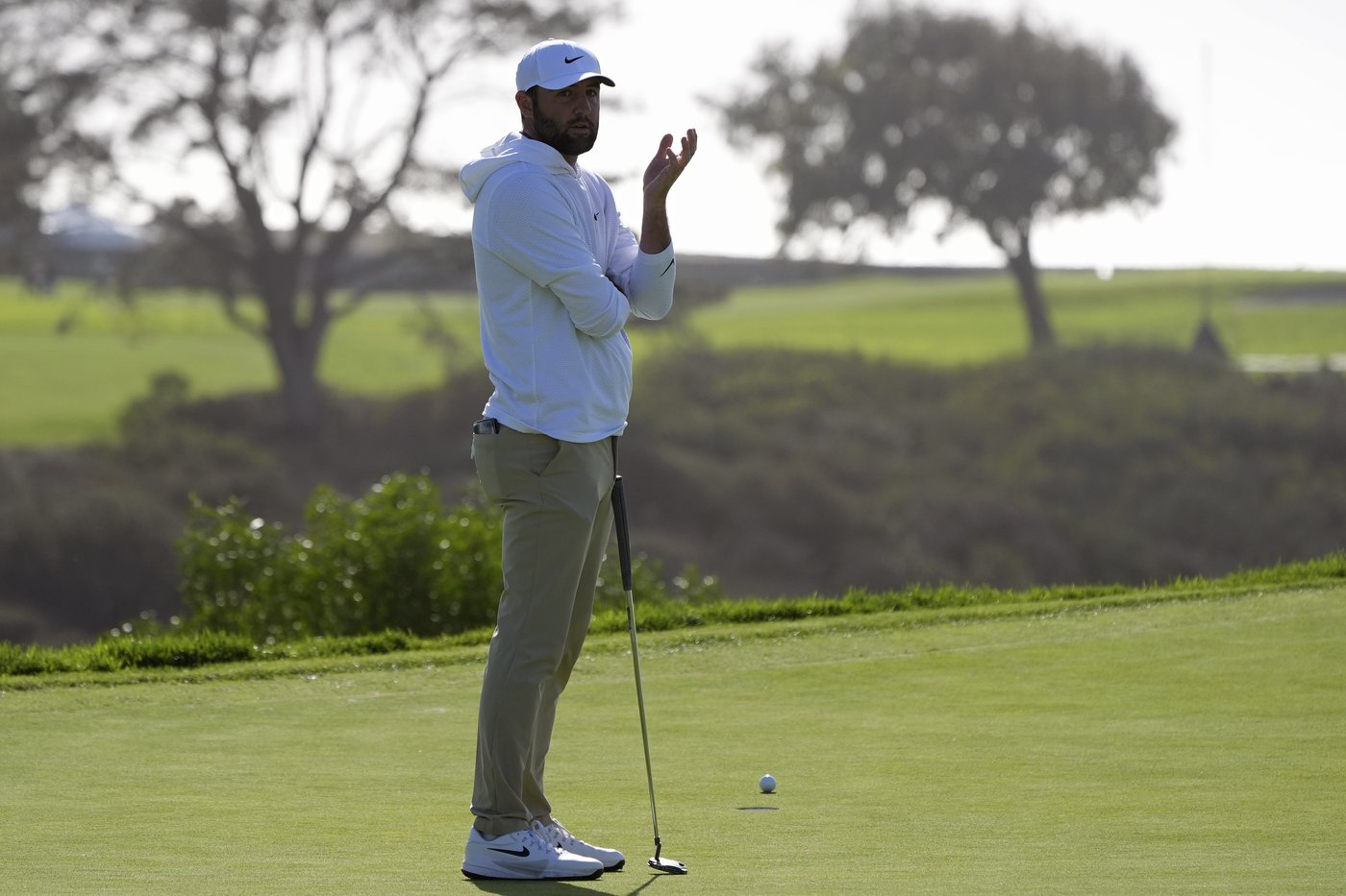 Rodgers grabs lead at Torrey Pines as Scheffler, McIlroy falter | iNFOnews.ca