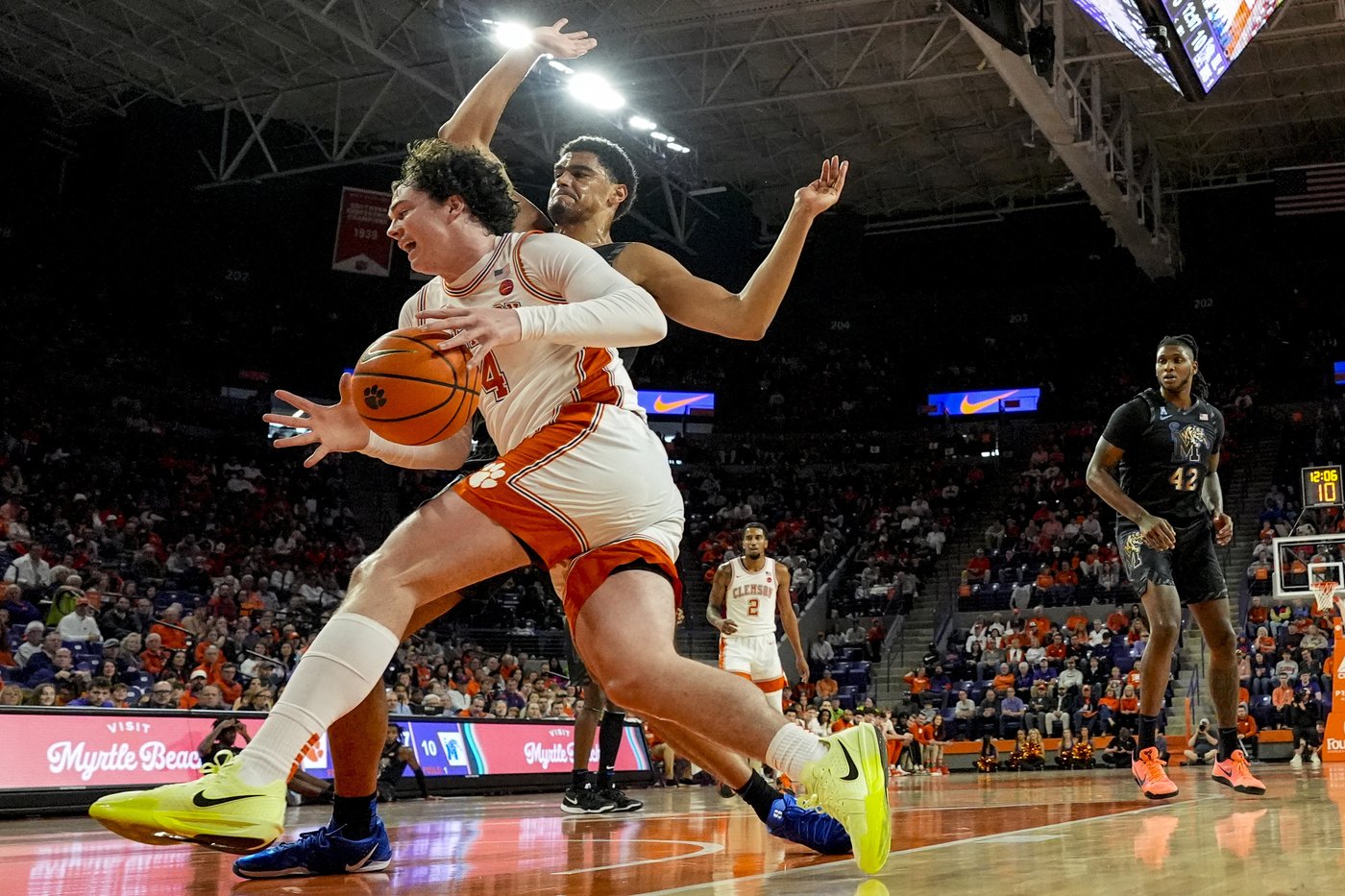 Hunter's 3-point shooting leads Memphis to 87-82 OT win at No. 16 Clemson | iNFOnews.ca Hunter's 3-point shooting leads Memphis to 87-82 OT win at No. 16 Clemson | iNFOnews.ca