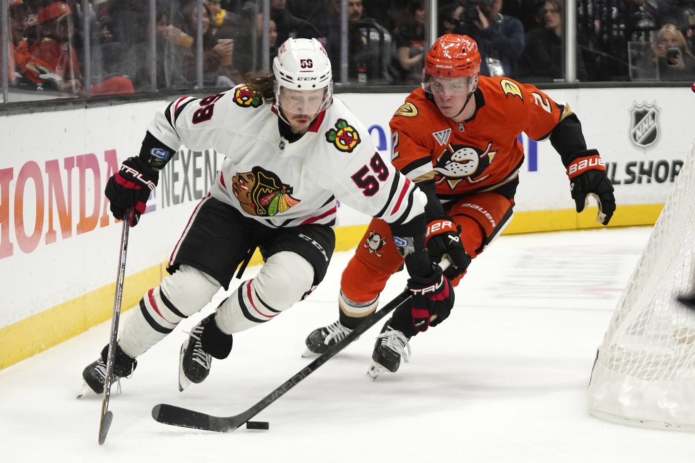 Bedard has 3 assists as Blackhawks defeat Ducks 4-2 | iNFOnews.ca