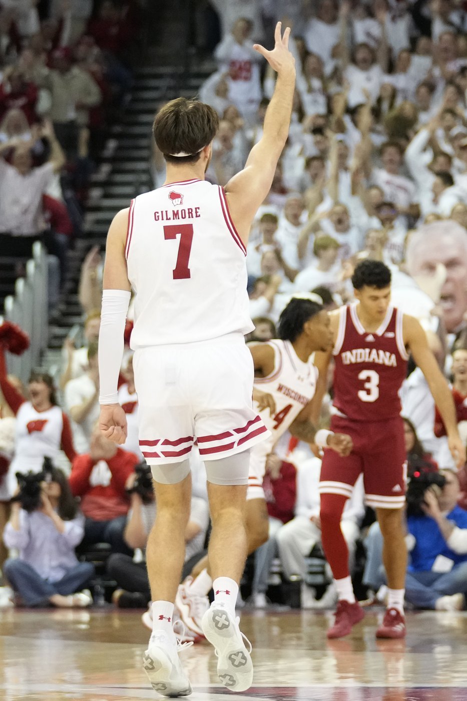 No. 21 Wisconsin breezes past Indiana 76-64 to beat Hoosiers in Madison for 21st straight time | iNFOnews.ca