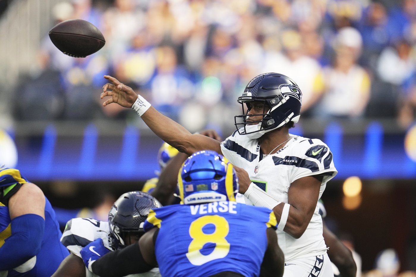 Geno Smith throws career-high 4 TD passes in Seahawks' 30-25 win over playoff-bound Rams | iNFOnews.ca