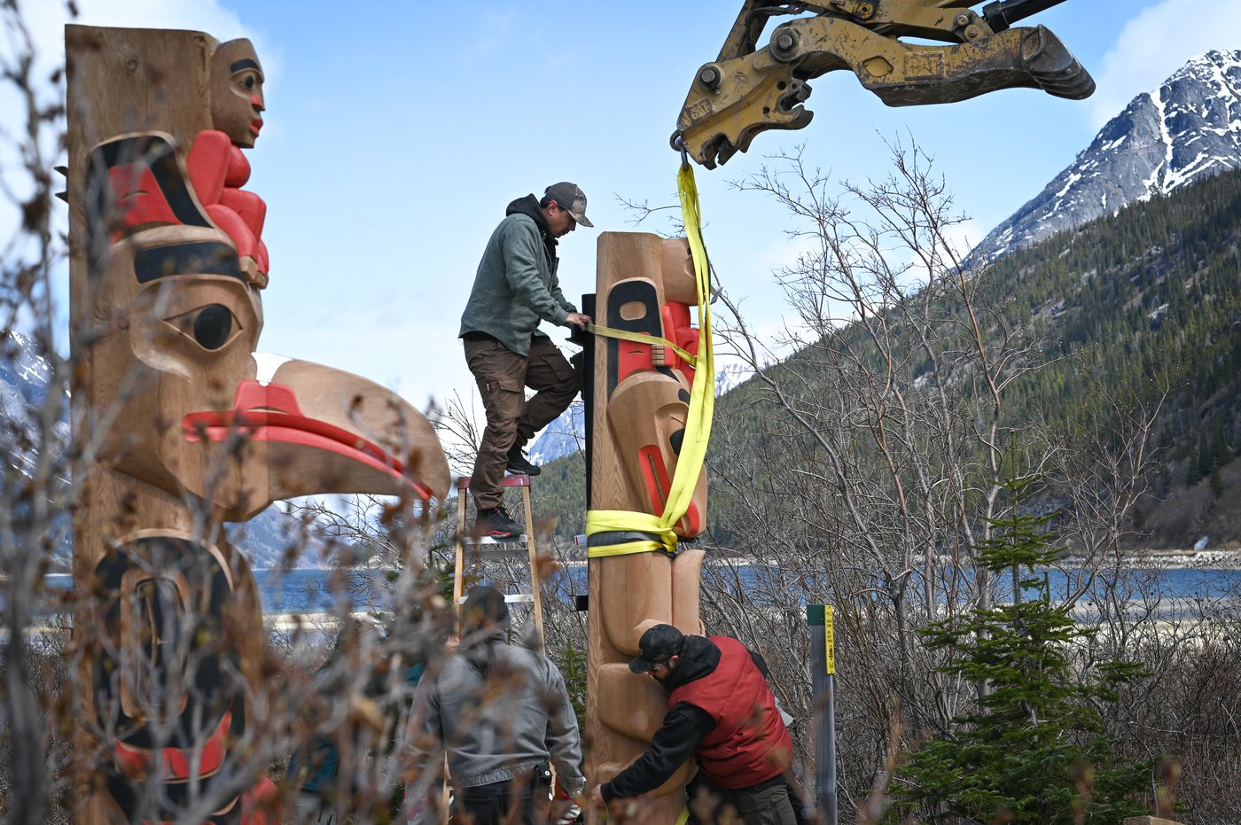 Beyond the gold rush: Totem poles at the Chilkoot Trail mark route's long history | iNFOnews.ca