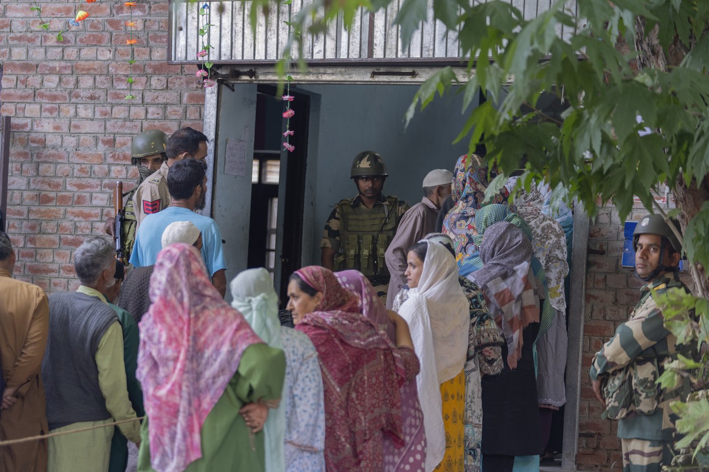 Brisk voting for local government in Indian-controlled Kashmir for first time after losing autonomy | iNFOnews.ca