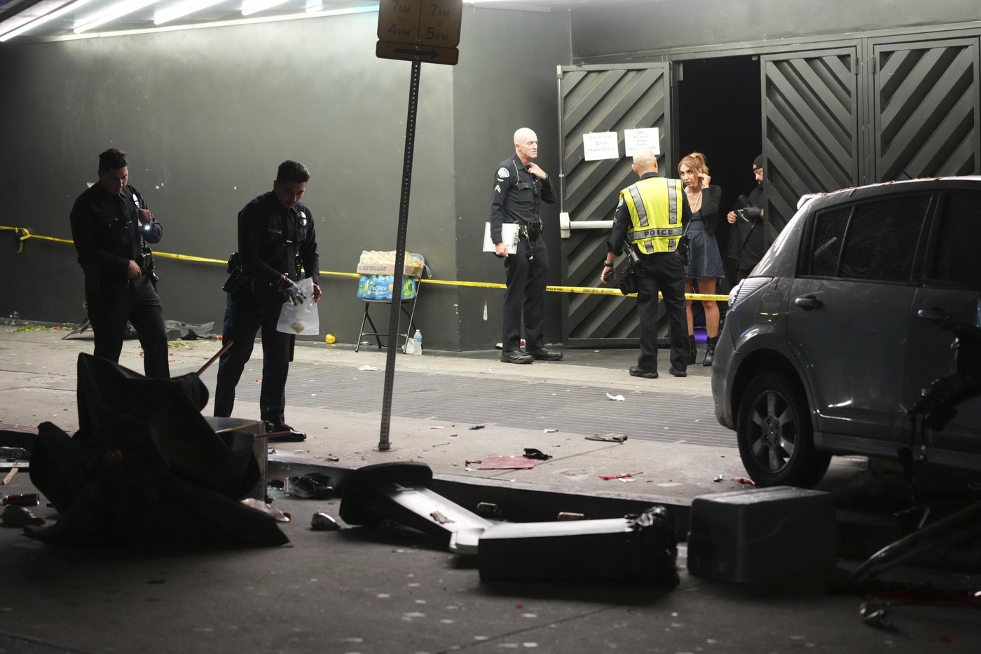 A vehicle drives into a crowd in Los Angeles, injuring 30 people, including at least 3 critically | iNFOnews.ca A vehicle drives into a crowd in Los Angeles, injuring 30 people, including at least 3 critically | iNFOnews.ca