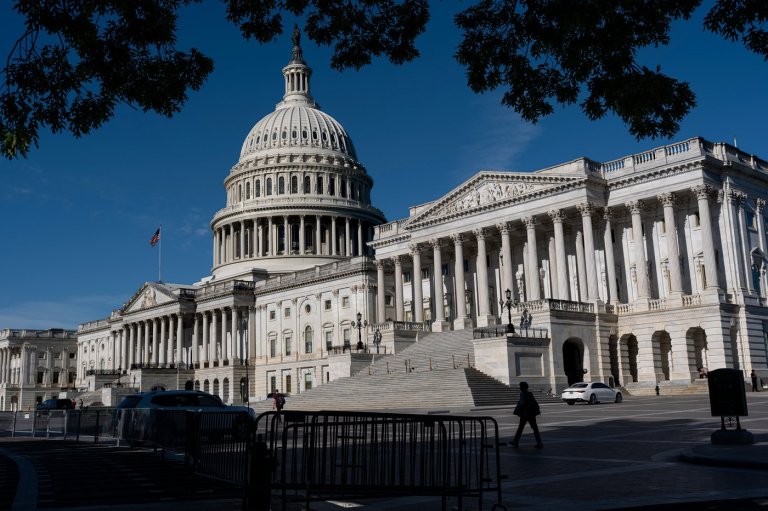 House passes bill to 'ditch the switch' and make daylight saving time permanent | iNFOnews.ca