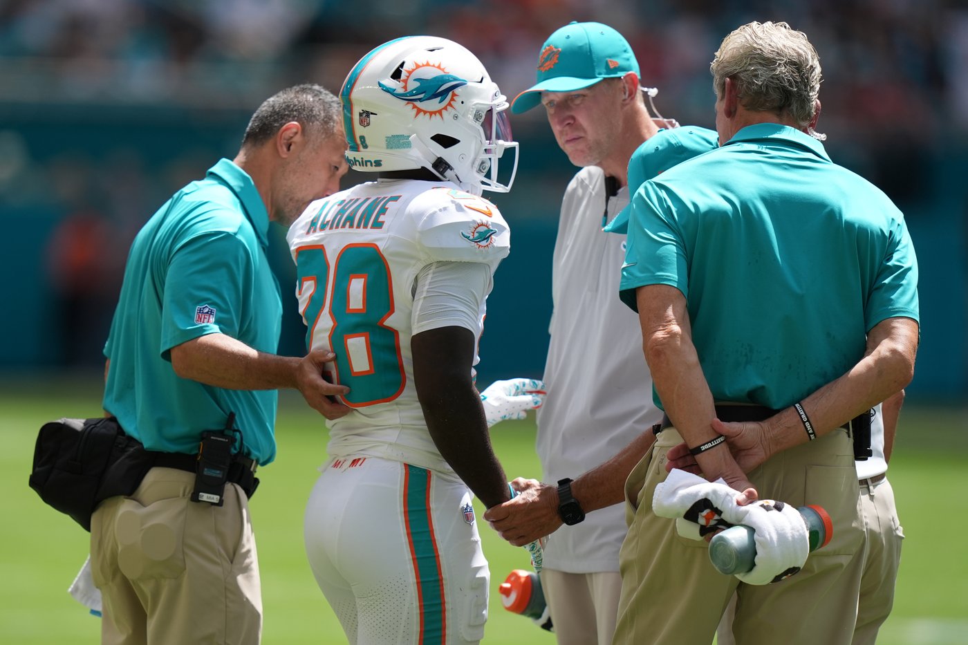 Dolphins lose De'Von Achane to a torn ACL, sidelining him for the season | iNFOnews.ca