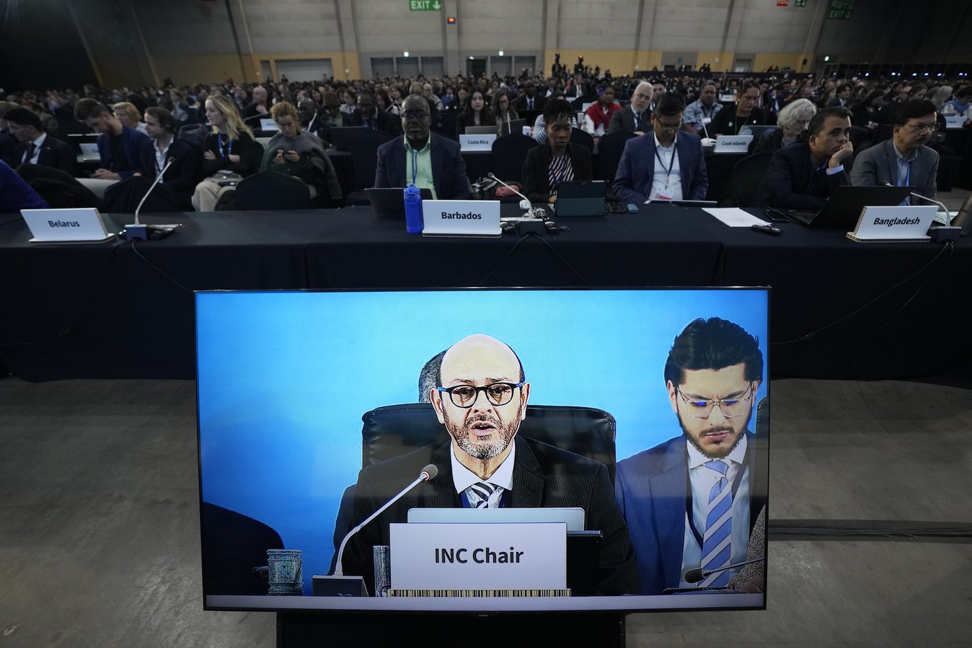 Negotiators fail to reach an agreement on a plastic pollution treaty. Talks to resume next year | iNFOnews.ca